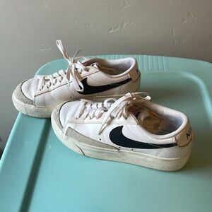 Nike Blazer Low Platform White Black DJ0292-101 Women’s Size 7.5